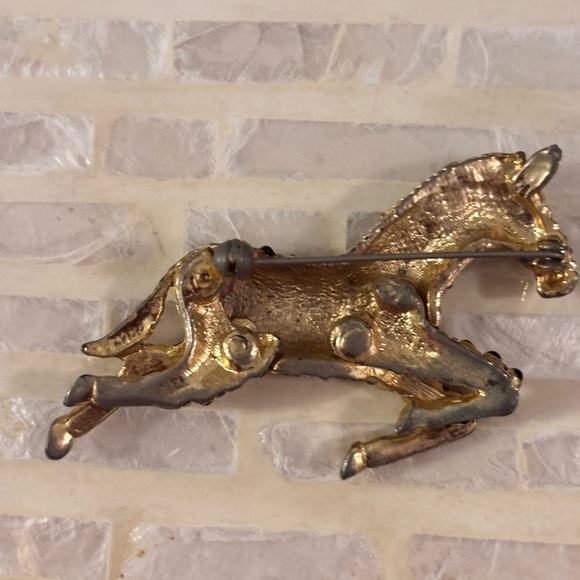 Elegant Zebra Brooch with Gold and Black Accents - Picture 2 of 5